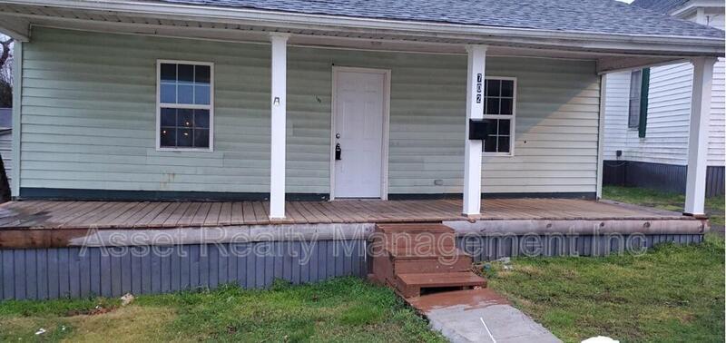 Primary Photo - 702 Bon St