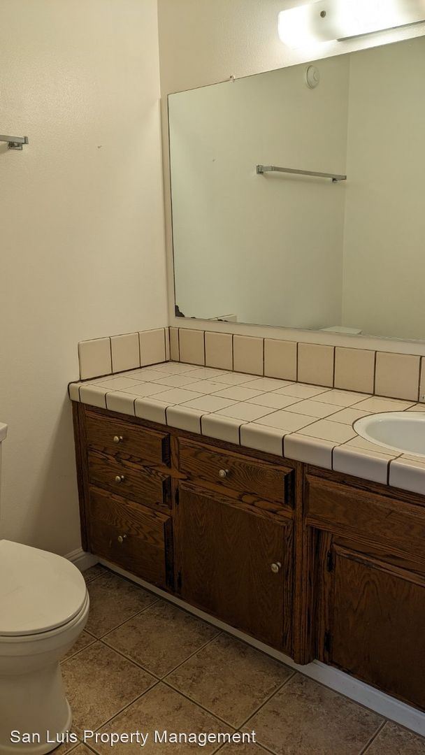 Building Photo - 2 br, 1.5 bath House - 415 Dana St #1
