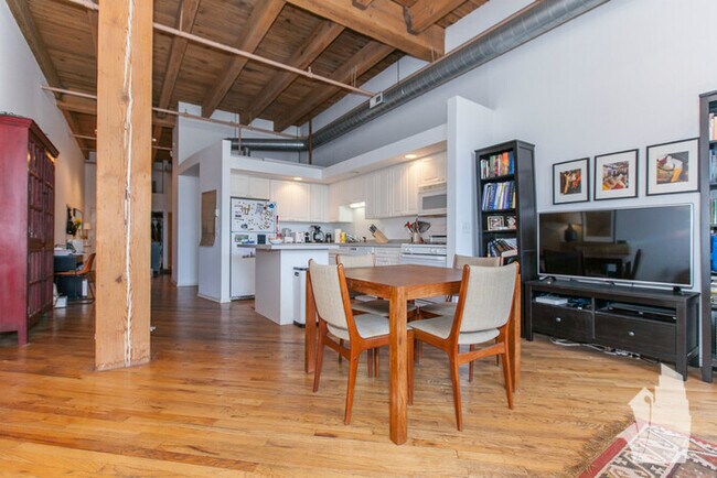 Foto del edificio - 616 W Fulton St