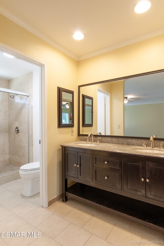 Foto del edificio - 2743 Rustic Glen Dr