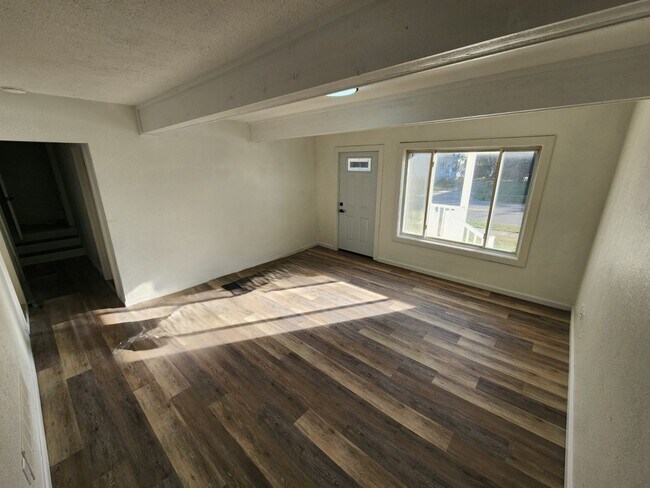 Foto del edificio - 613 N West St