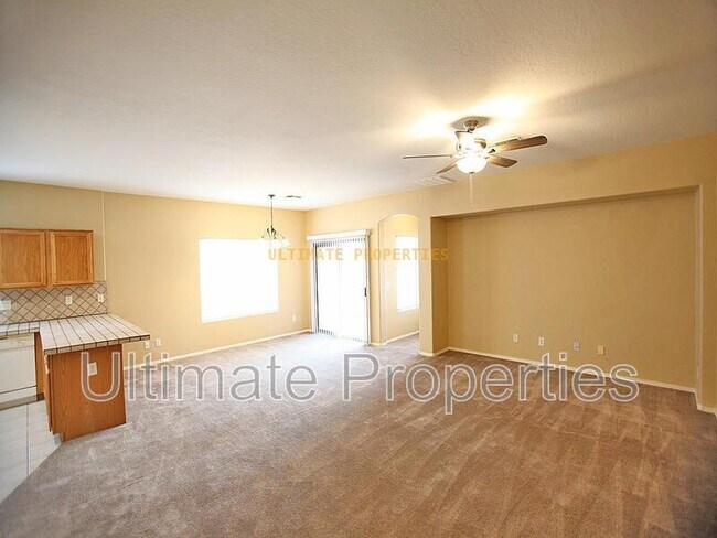 Building Photo - 8847 W Hess St
