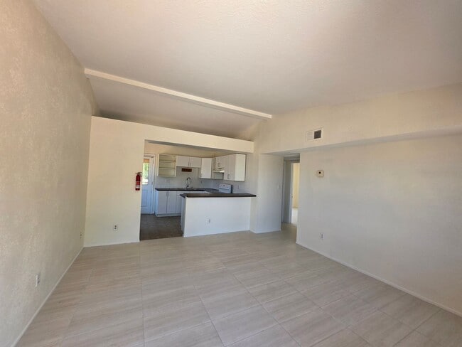 Building Photo - Move in special- 1 Month Free