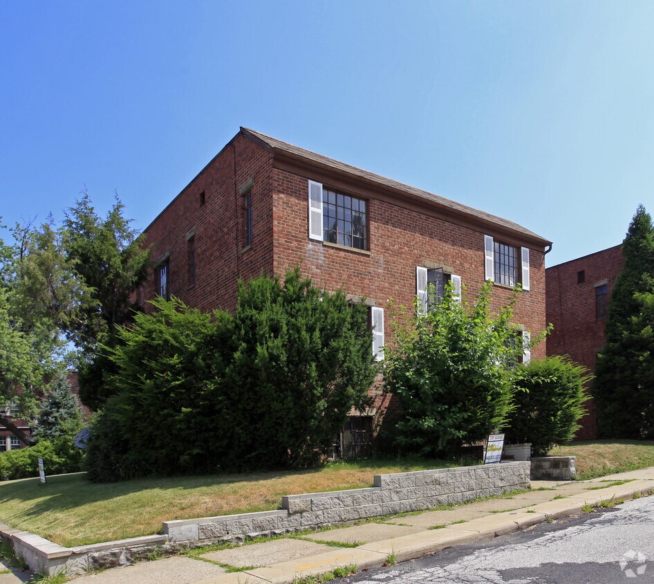 Building Photo - 17850 Northwood Ave