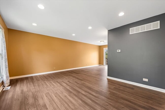 Building Photo - 371 Larchmont Ct