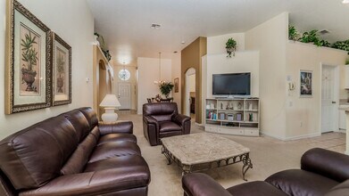 Building Photo - 8147 Fan Palm Way