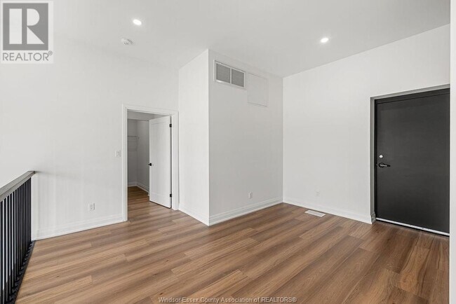 Building Photo - 4400 Laurier Pkwy