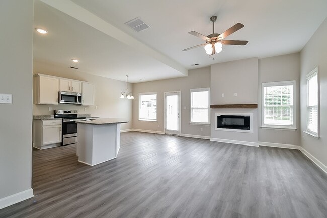 Building Photo - LakesideCirS9298