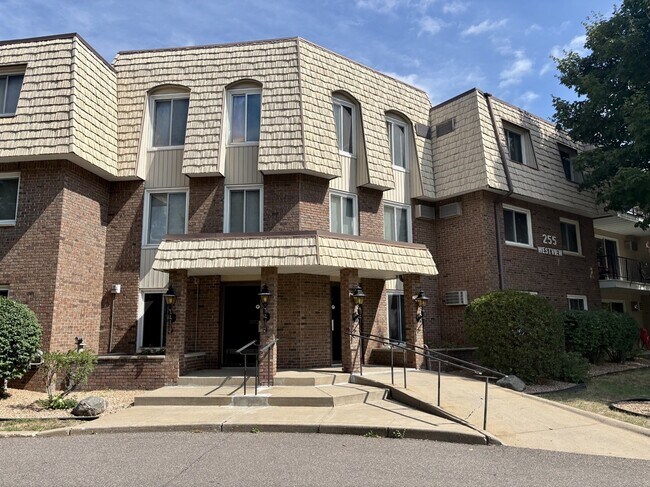 Building Photo - 255 Westview Dr