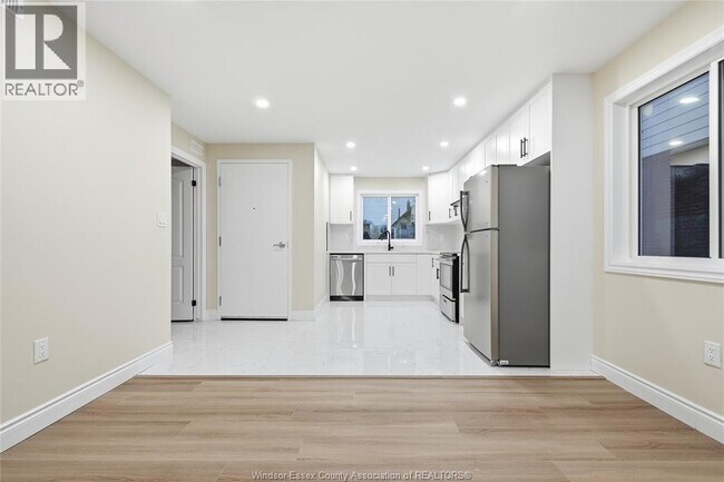 Building Photo - 547 Dougall Ave