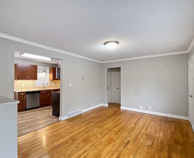 Foto del edificio - 3338 Library Ln