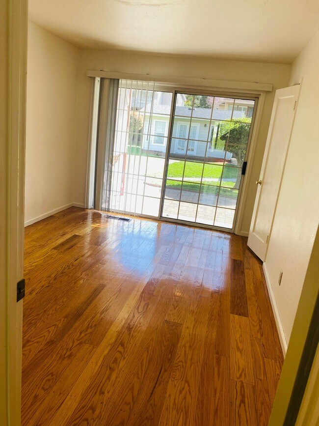 Dormitorio #1 - 3765 Mosswood Dr