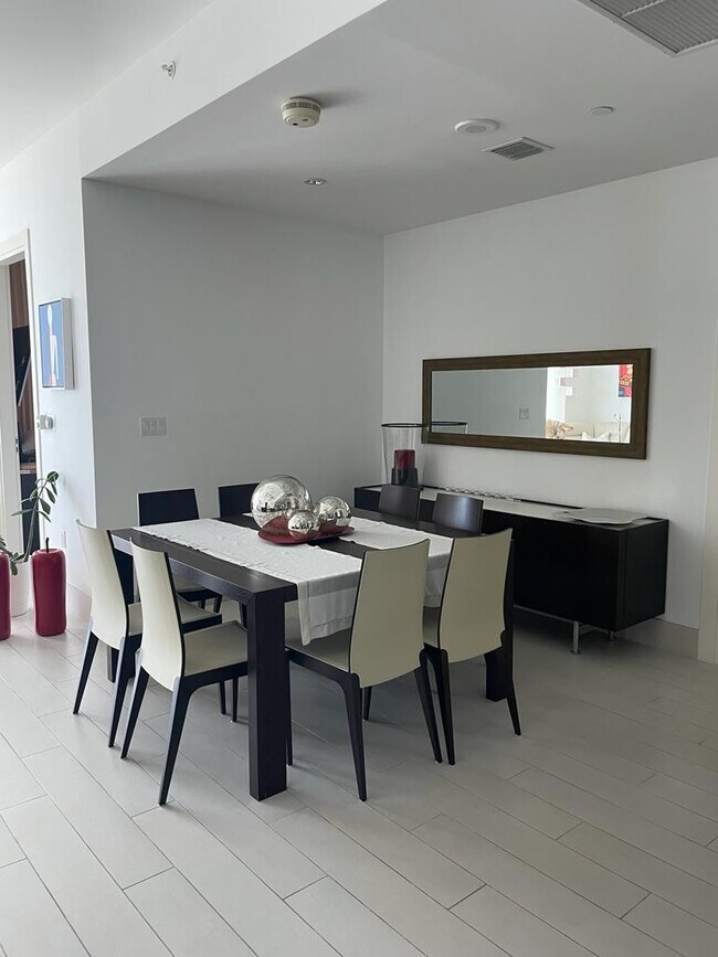 Building Photo - 200 Biscayne Boulevard Way