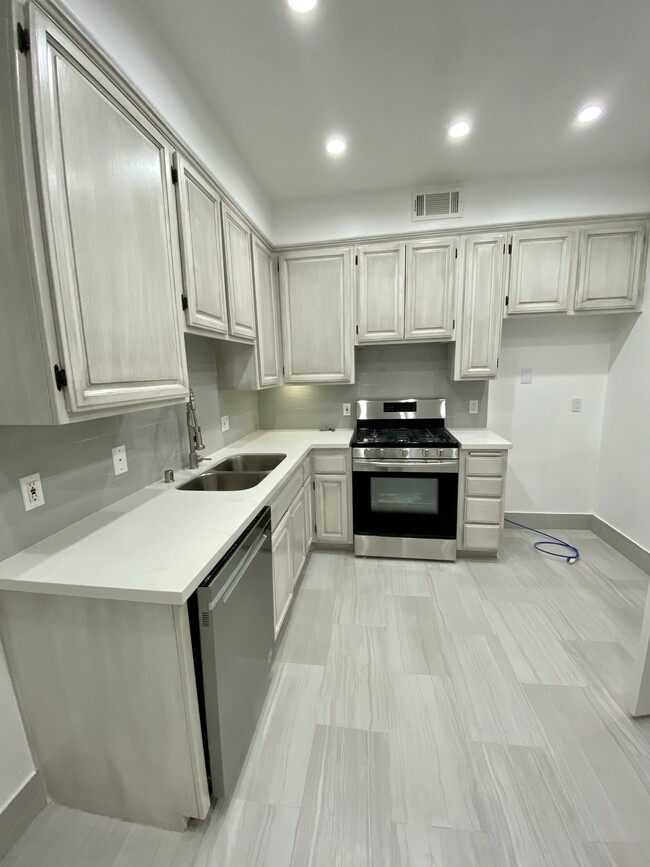 kitchen - 910 S Bedford St