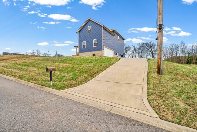 Building Photo - Pet Friendly Four Bedroom!