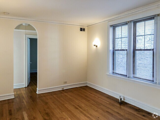 Building Photo - 3620 N Marshfield Ave