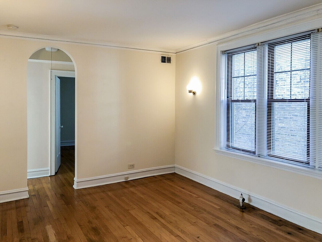 Foto principal - 3620 N Marshfield Ave