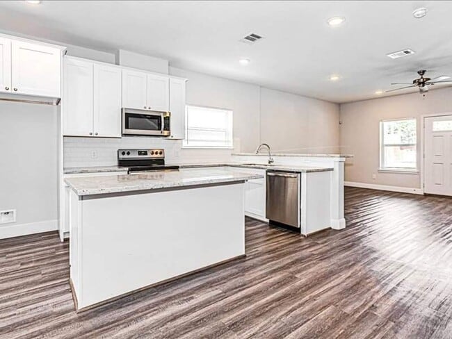 Building Photo - 9314 Sundown Dr