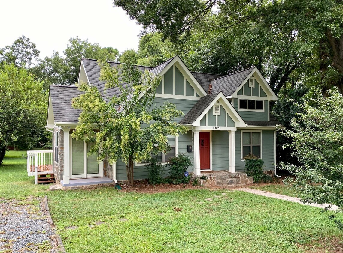 Primary Photo - Immaculate Cottage Style Home In NODA