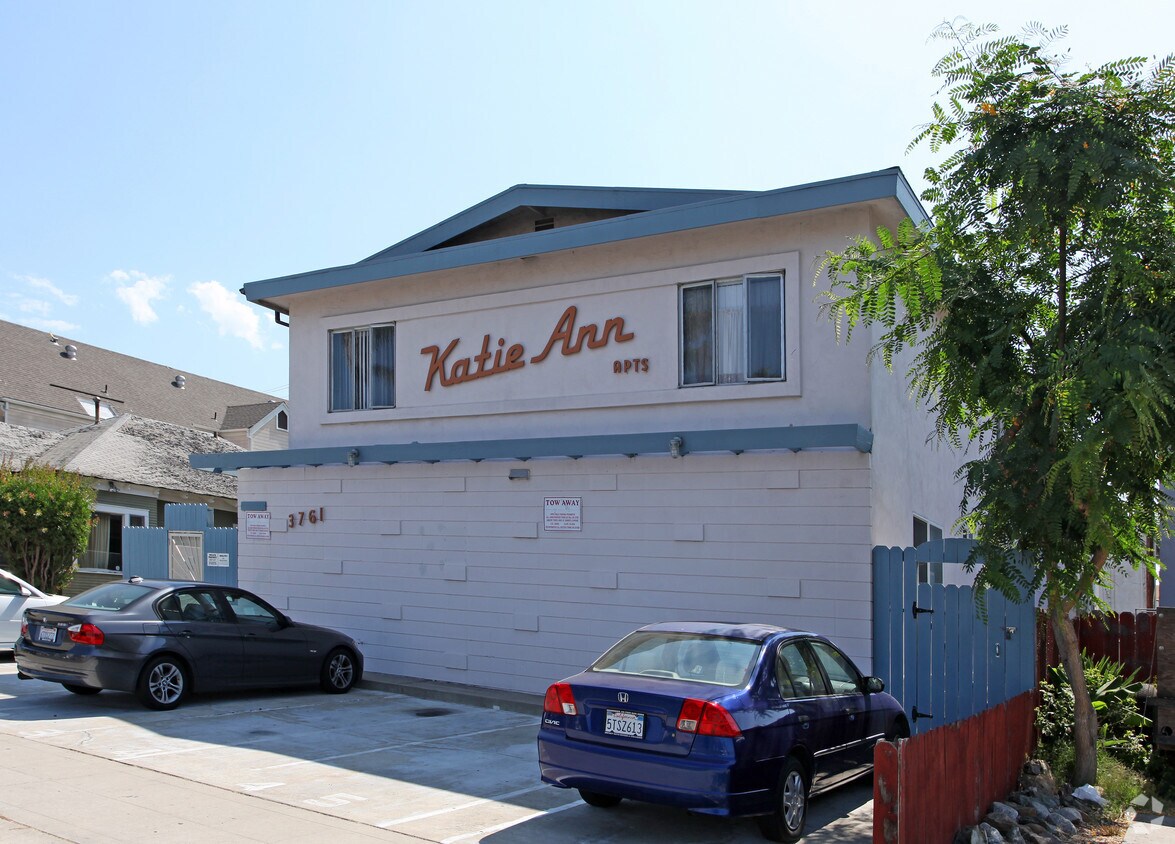 Building Photo - 3761 3rd Ave