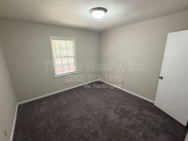 Building Photo - 2249 Sherwood Ave