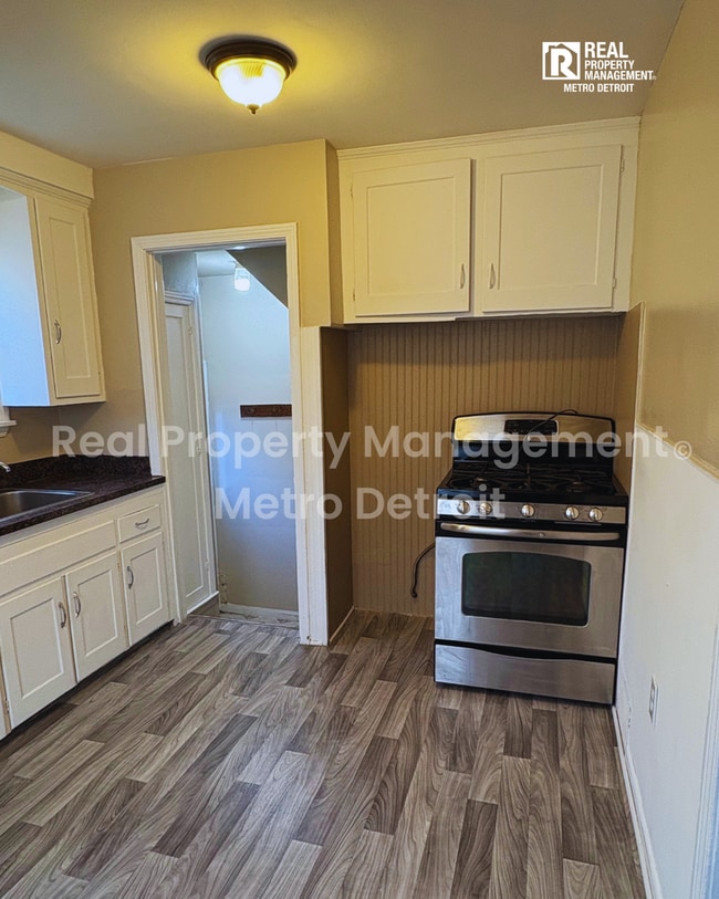 Building Photo - 21242 Beechwood Ave