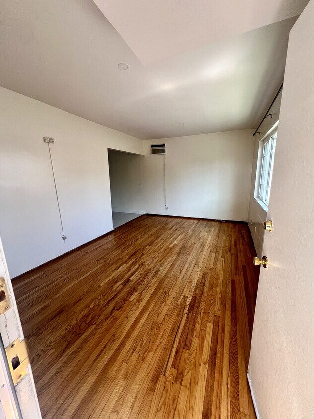 Primary Photo - 3566 Beswick St