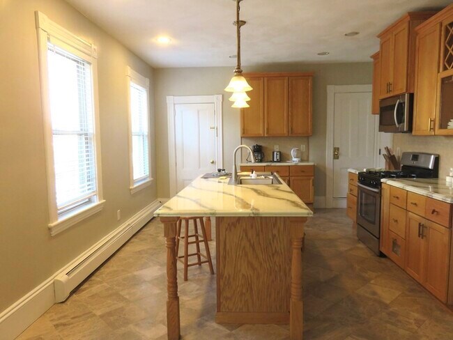 Building Photo - 17 Liberty St