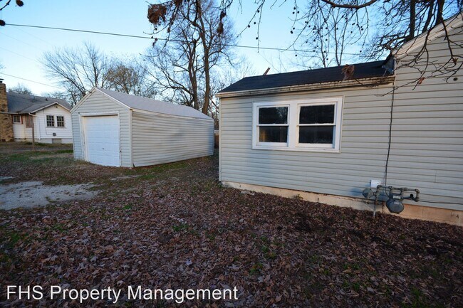 2 br, 1 bath House - 1221 W. Mount Vernon Ave photo'