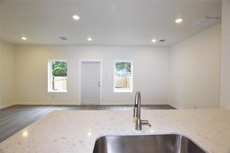 Building Photo - 1232 3rd Ave N