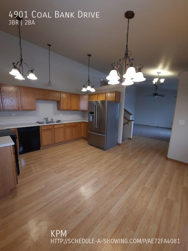 Building Photo - 3 BEDROOM | 2 BATH | TRI-LEVEL | NORTH