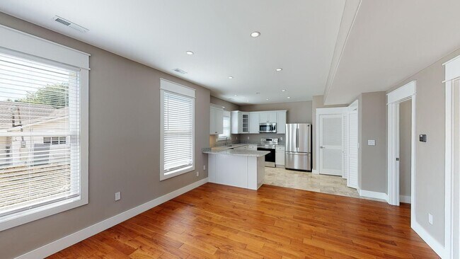 Building Photo - $1699 per Bedroom | 4BR in Fort Sanders | ...