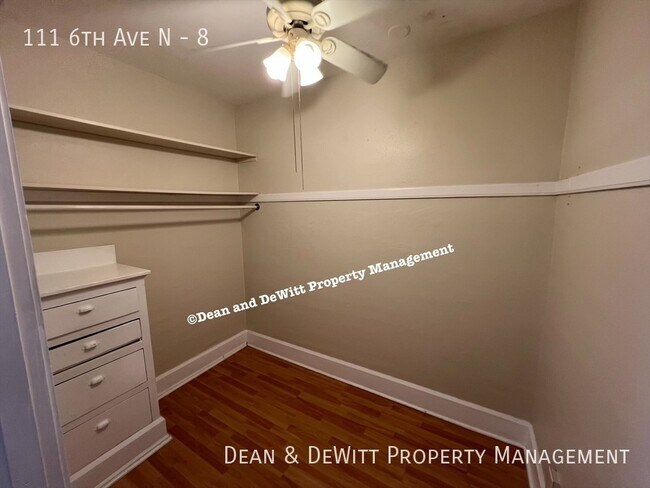 Foto del edificio - 111 6th Ave N