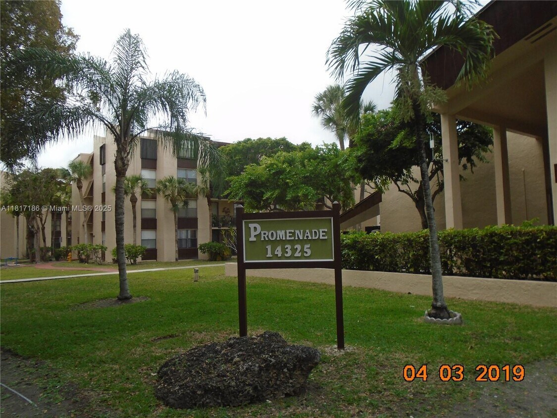 Primary Photo - 14501 N Kendall Dr