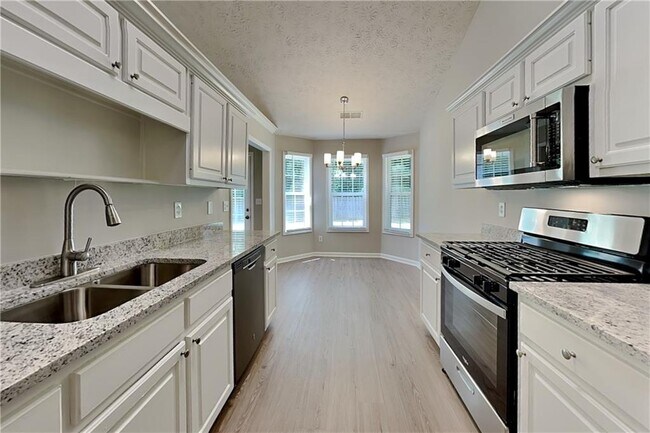 Building Photo - 638 Castlebrooke Way SE