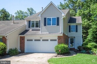 Building Photo - 207 Southampton Ct