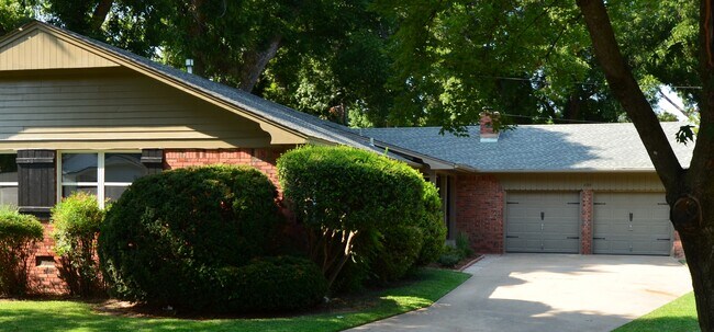 Building Photo - 1105 W Brooks Street