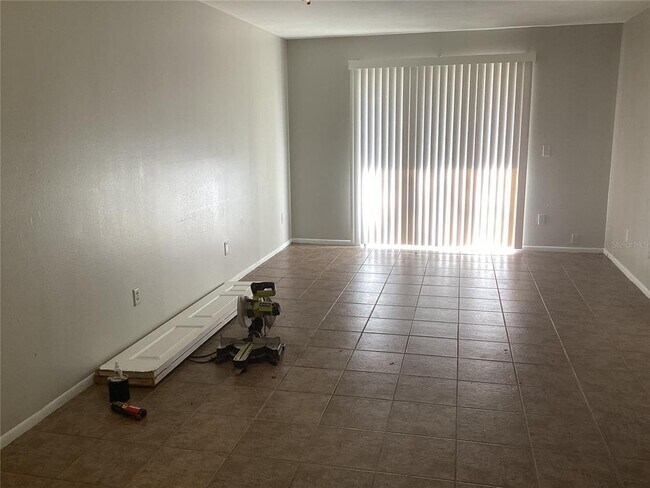 Foto del edificio - 2050 Bowen Dr