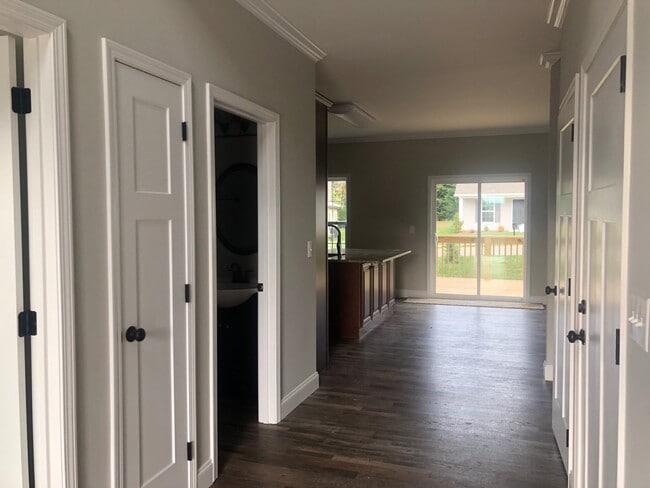 Building Photo - 185 Ridge Pointe Dr