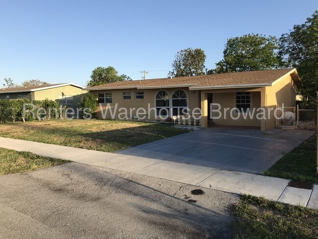 Building Photo - 910 NE 49th St
