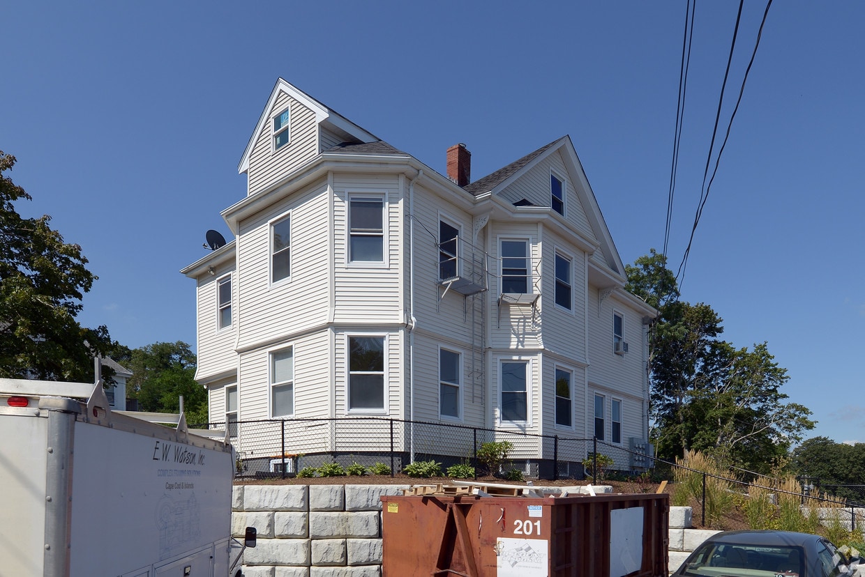 Primary Photo - 11 Clyfton St