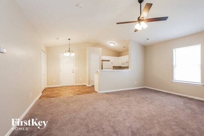 Building Photo - 5823 Hamilton Oaks Dr