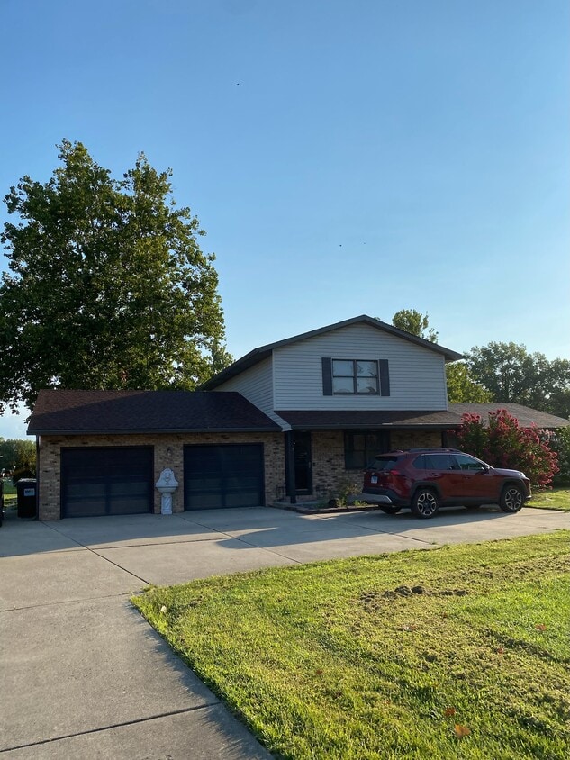 27 Blackburn Mnr, Millstadt, IL 62260 Townhome Rentals in Millstadt