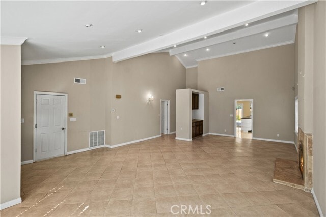 Foto del edificio - 18123 Delano St