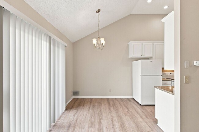 Foto del edificio - NEW 1720-1722-1724-1726 N Chapman Lane