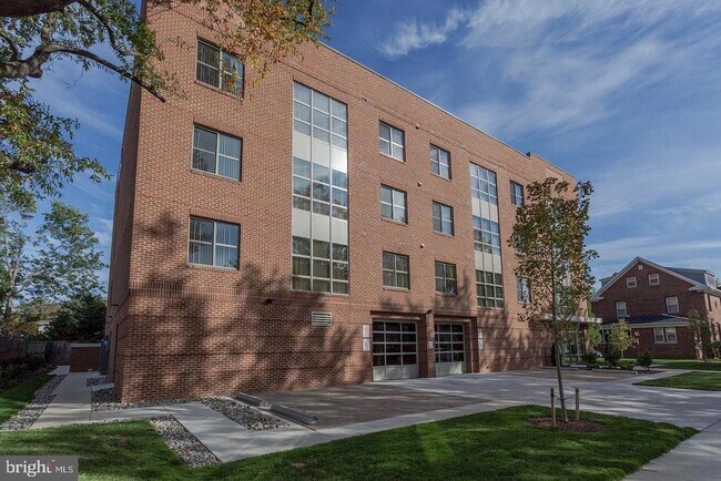 Foto del edificio - 905 N Arlington Blvd