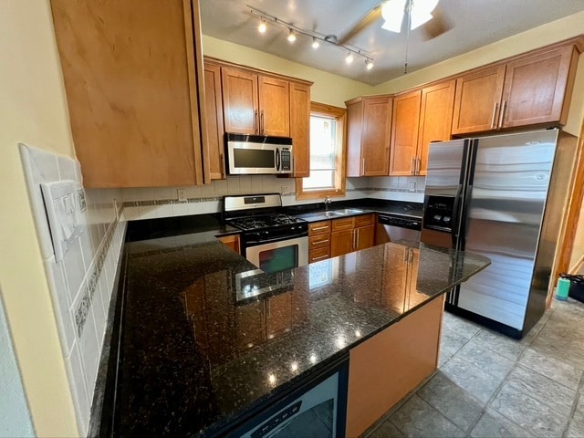 Primary Photo - 1053 N Oakley Blvd