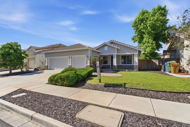 Foto del edificio - BEAUTIFULLY MAINTAINED SINGLE STORY HOME IN GREAT BRENTWOOD LOCATION!