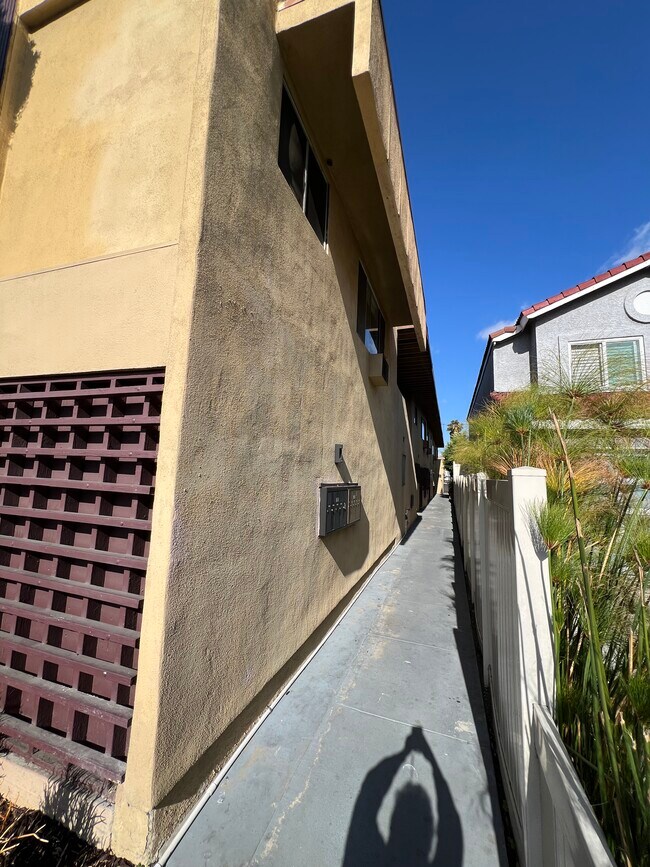 Foto del edificio - 5942 Malabar St