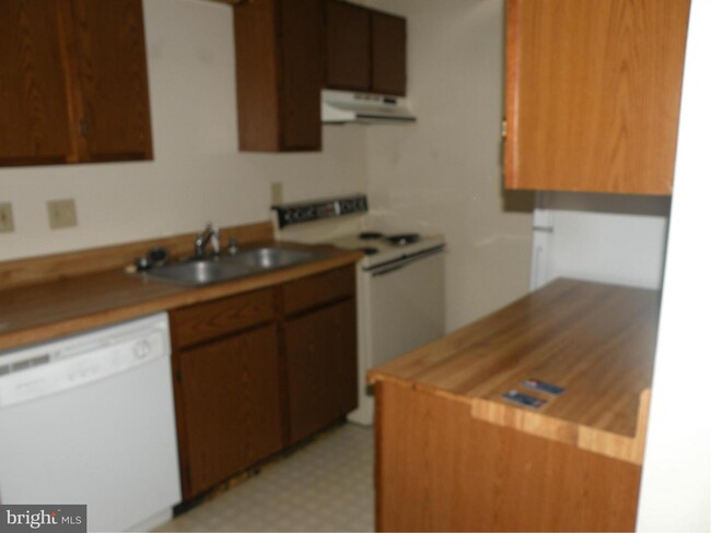 Building Photo - 8 Mosby Ct
